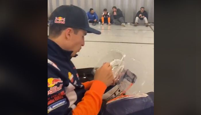 Tiba di Indonesia, Video Marc Marquez Makan Nasi Kotak Viral di Media Sosial