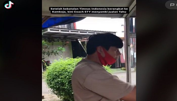 Viral, Pria Mirip Pelatih Timnas Shin Tae-yong Jualan Tahu