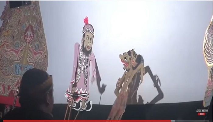 Wayang Berpeci Dihajar Tokoh Baladewa, Warganet Kaitkan dengan Ustadz Khalid Basalamah 