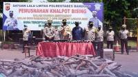 Polrestabes Bandung Lakukan Pemusnahan Ribuan Knalpot Bising yang Berhasil Diamankan