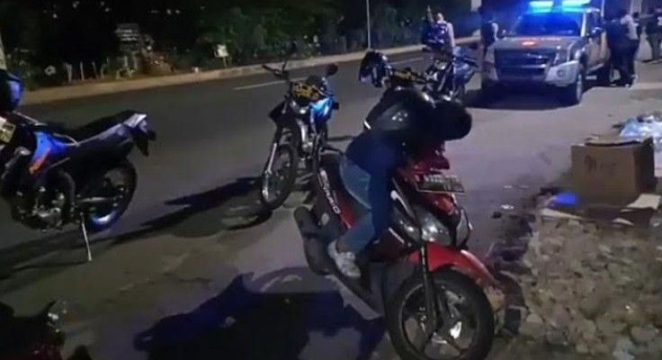 Dikira Tertidur Pulas, Seorang Pria Ditemukan Meninggal di Atas Motor
