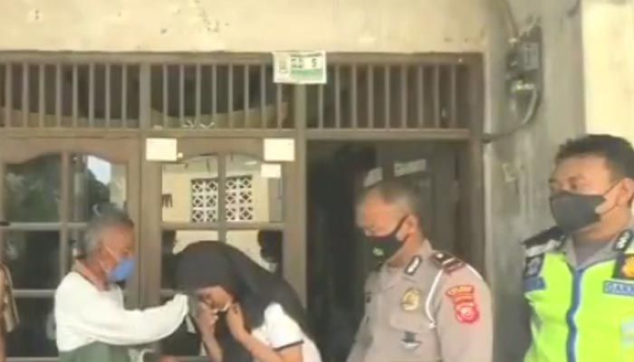 Viral, Pelajar Putri Nekad Loncat Dari Angkot yang Melaju Kencang Berakhir Seperti Ini