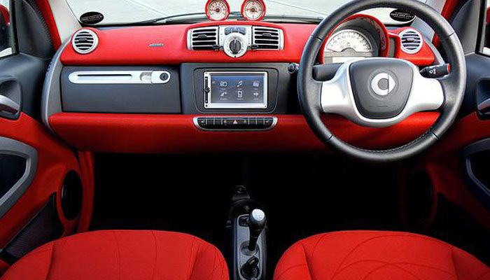 3 Cara Menghilangkan Bau Bensin Dalam Kabin Mobil dengan Bahan Alami