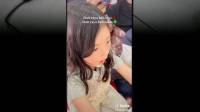 Viral, Bocah Perempuan Ini Gunakan Uang THR untuk Beli Emas 