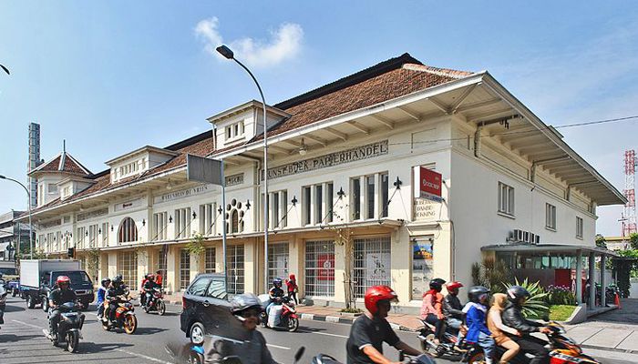 Menengok Sejarah Gedung De Vries Bandung dan Kondisinya Kini
