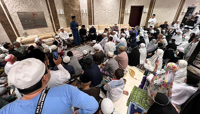 Ridwan Kamil dan Atalia Lantunkan Tahlil untuk Eril di Depan Ka'bah