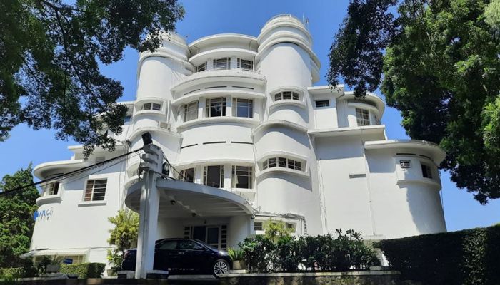 Mengenal Sejarah Villa Isola Bandung Yang Kini Masih Terawat dan Berdiri Kokoh 