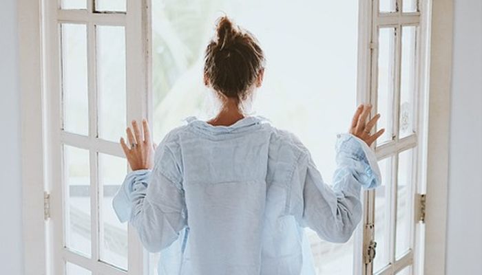 Ketahui Manfaat Jika Rutin Minum Air Putih saat Bangun Tidur