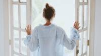 Ketahui Manfaat Jika Rutin Minum Air Putih saat Bangun Tidur