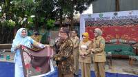 Angkat Kota Bandung Jadi Ikon, Desainer Ini Ajak Ratusan Anak Mengenal Batik