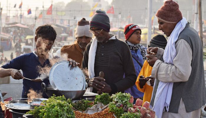 Makan Sambil Berdiri Tidak Dianjurkan dalam Islam, Bisa Berdampak Buruk Bagi Kesehatan