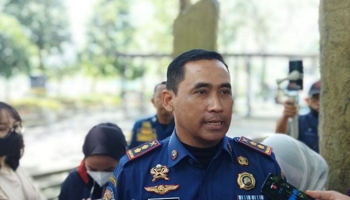 Diskar PB Buru Kawanan Monyet yang Berkeliaran di Kota Bandung