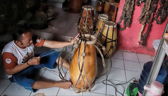 Kisah Sukses Perajin Kendang Sunda yang Terkena PHK Hingga Berhasil Tembus Pasar Dunia