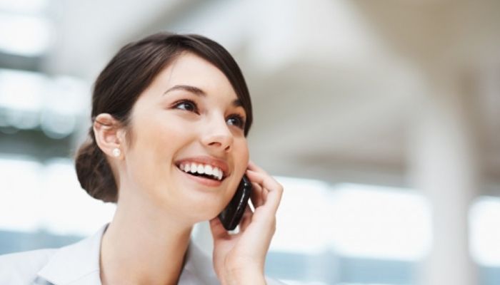 4 Cara Menyenangkan Saat Jalan Kaki, Salah Satunya Berjalan Saat Menerima Telepon