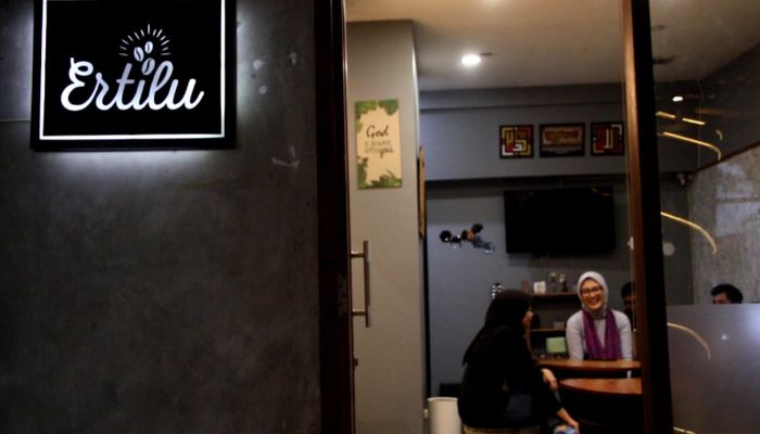 Berawal Suka Ngopi, Bermodalkan Gerobak dan Tenda Kini Ertilu Kopi Jadi Bisnis Keluarga 