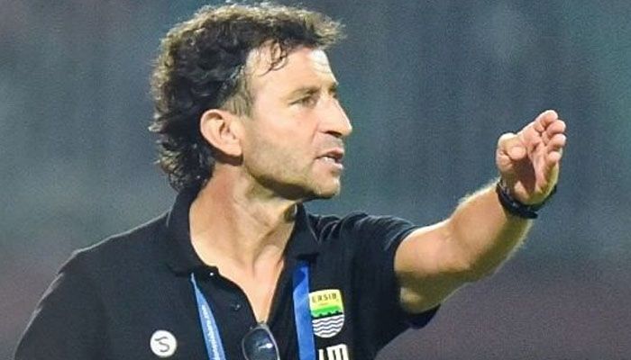 Luis Milla Tiba-tiba Mundur dari Persib, Mengaku Tak Ada Masalah Dengan Tim