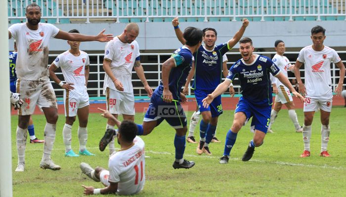 Rekor Tak Terkalahkan Persib Dihentikan PSM, Bobotoh Soroti Wasit!