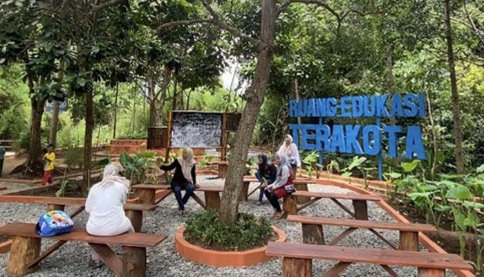 Taman Edukasi Terakota Jadi Pilihan Warga Bandung Piknik Gratis