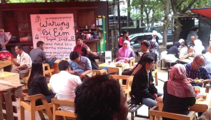 Warung Bi Eem Dilan 1990 Jadi Rekomendasi Romantis Buat Bukber 