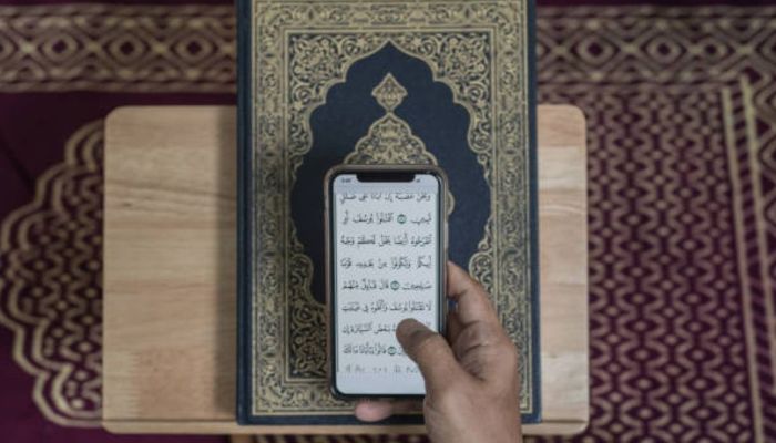 Membuka dan Membaca Alquran Digital di HP Tanpa Wudhu, Bolehkah?