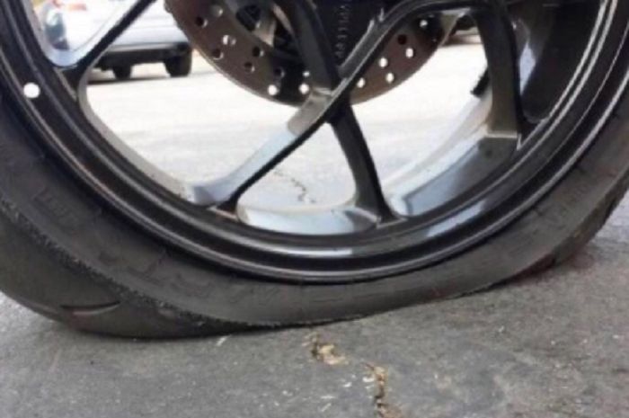 3 Penyebab Ban Motor Tubeless Sering Kempes