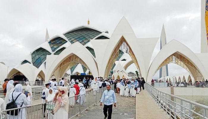 9 Masjid Terkenal Akan Keindahan dan Sejarah yang Menjadi Destinasi Wisata Religi di Bandung
