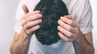 6 Penyebab Rambut Tumbuh Uban Padahal Masih Muda