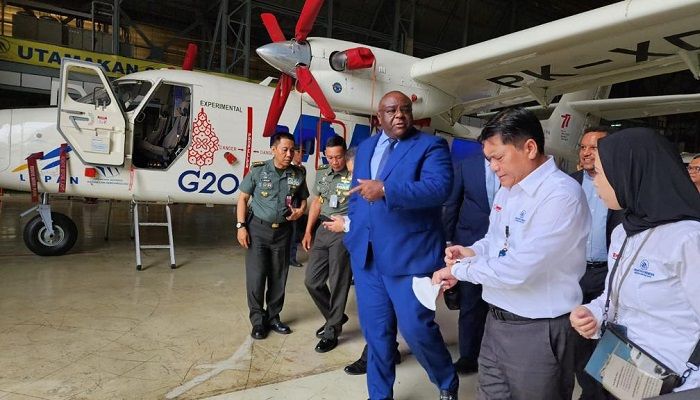 Kunjungi Fasilitas PT DI, Menhan Congo Tinjau Pesawat N219