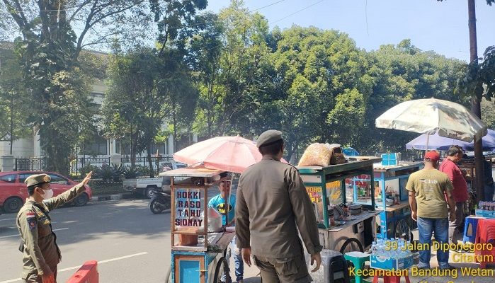 Awas Jangan Sembarangan Membeli Dagangan PKL di Zona Merah dan Kuning, Bisa Kena Sanksi 1 Juta!