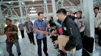 Jaga Kebersihan Kota, Pemkot Bandung Salurkan Bantuan kepada 1.300 Petugas TPS