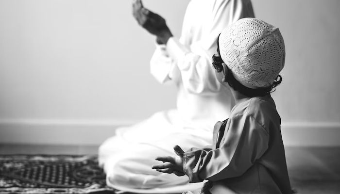 Ternyata Tidak Sembarangan, Ada Tahapan Usia untuk Mengajarkan Anak Sholat