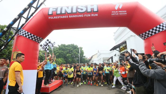 Polri, TNI dan Masyarakat Bersatu dalam Polrestabes Bandung Fun Run 2023