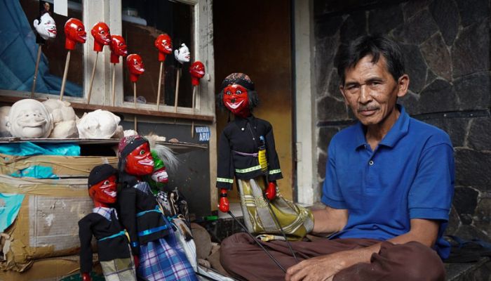33 Tahun Membuat Wayang Golek, Toto Berharap Makin Banyak Perajin Bermunculan