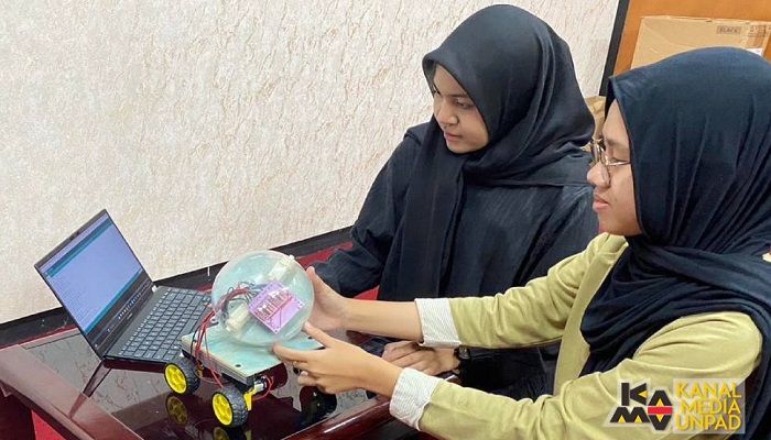 Mahasiswa Unpad Rancang Robot Pengendali Larva Aedes Aegypti