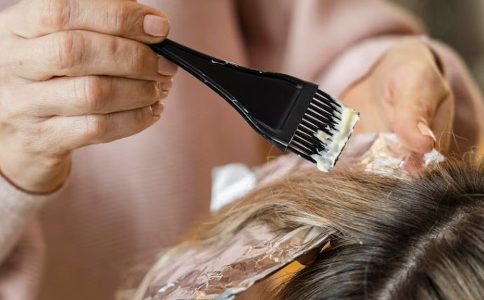Buat Pria dan Wanita Muslim, Jangan Dulu Mewarnai Rambut Sebelum Tahu Hukumnya 