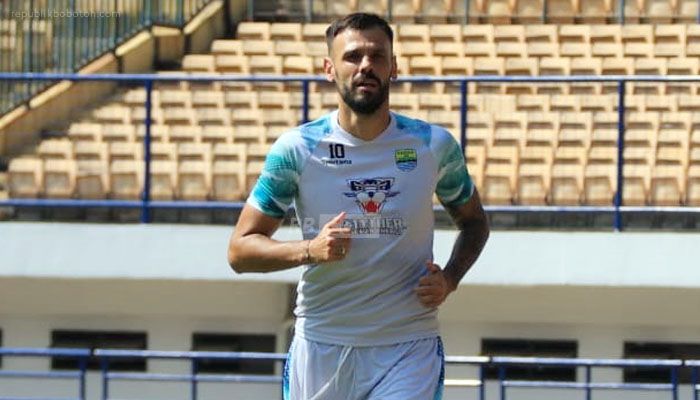 Soal Masa Depannya di Persib, Tyronne del Pino Bilang Sekarang Saya Sudah Mengenal  Bojan Hodak