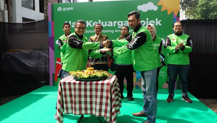 Gojek Luncurkan Jaket Baru Mitra Driver, Simbol Gotong Royong Anak Bangsa