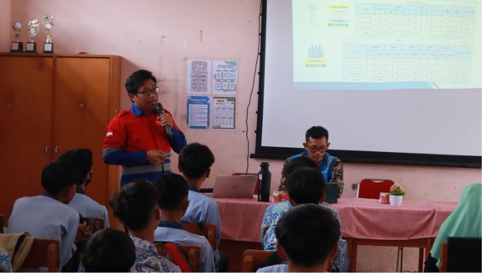 PLN UPT Bandung Gelar Sosialisasi Bahaya Bermain Layang-layang di Sekitar Jalur Transmisi Listrik