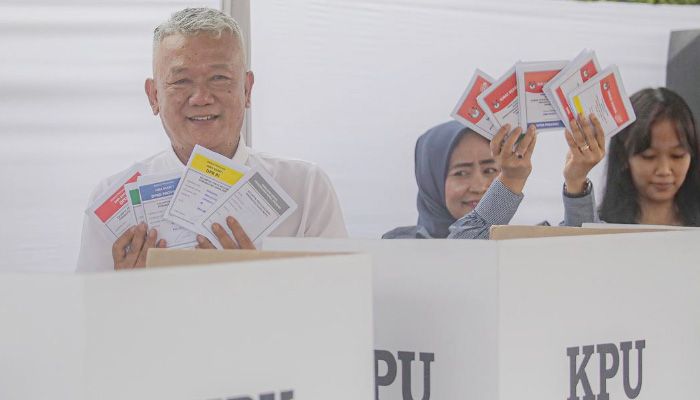 Pj Wali Kota Bandung Salurkan Hak Pilihnya, Berharap Pemilu 2024 Berjalan Jujur, Adil, dan Kondusif