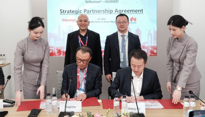 Telkomsel dan Huawei Tanda Tangani Kerja Sama Home Broadband and 5G Innovation di MWC 2024 Barcelona