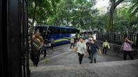 Bey Machmudin Ngantor ke Gedung Sate Naik Bus Bersama Pegawai