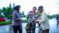 Polresta Bandung Bagikan Takjil Gratis ke Pengguna Jalan di Al Fathu Soreang