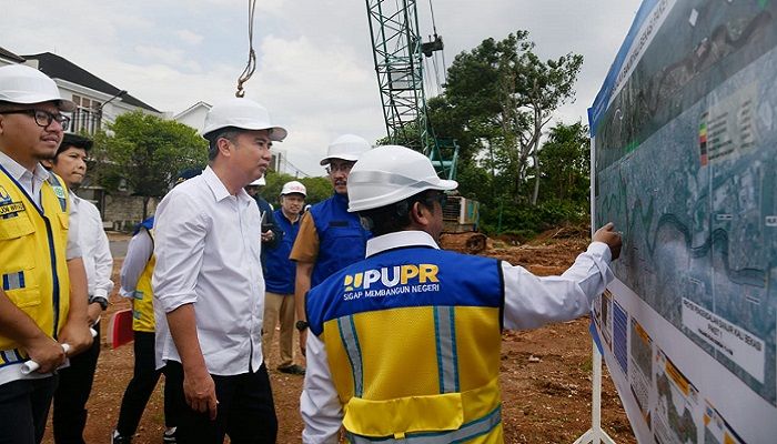 Peninggian Tanggul Kali Bekasi Rampung Juni 2024