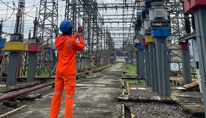 Cerita Pegawai PLN, Tidak Mudik Demi Jaga Keandalan Pasokan Listrik di Hari Raya