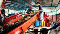 Belajar Kelola Sampah Jadi Kebaikan Lewat Baca Sajak di TPST Baksil 