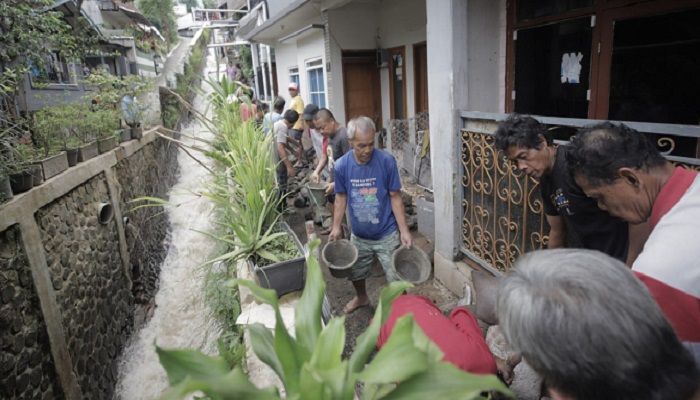 Warga Pinggir Sungai Diminta Segera Pindah, Farhan: Cari Tempat Lebih Aman!