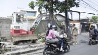Satpol PP Tertibkan 5 PKL dan Bangunan Liar di Dua kecamatan Kota Bandung