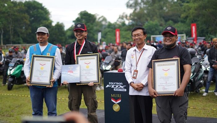 PLN dan Polytron Catat Rekor MURI, 500 Motor Listrik Lakukan Pengisian Serentak di Jatinangor