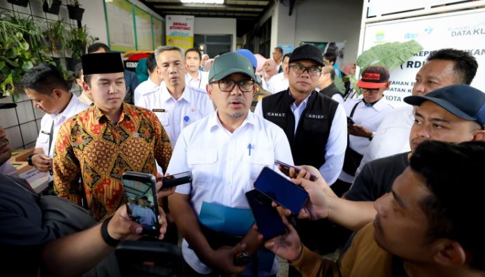 Viral Siswa SD Berbaris Menunggu Wali Kota, Farhan Ungkap Fakta Sebenarnya!