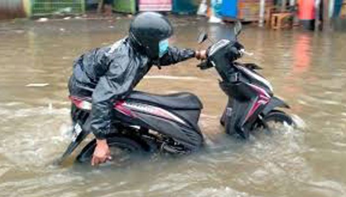 6 Cara Mengatasi Motor Mati Setelah Menerjang Banjir: Panduan Lengkap dan Aman